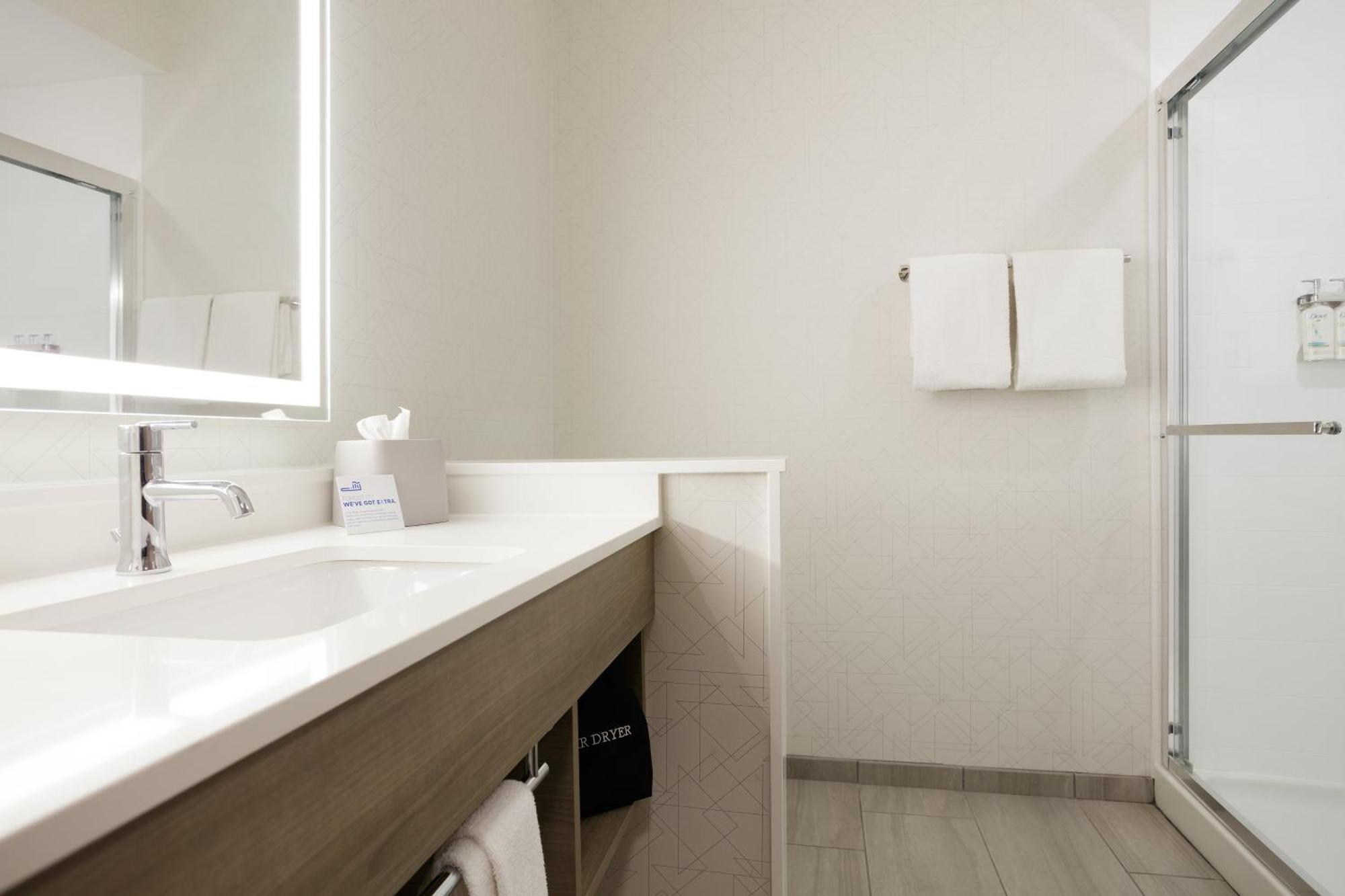 Holiday Inn Express Toledo North By Ihg Buitenkant foto